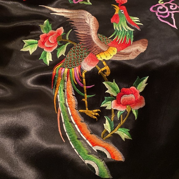 Vtg silk and silk lined hand embroidered  black Kimono. EUC Unisex - Picture 10 of 12